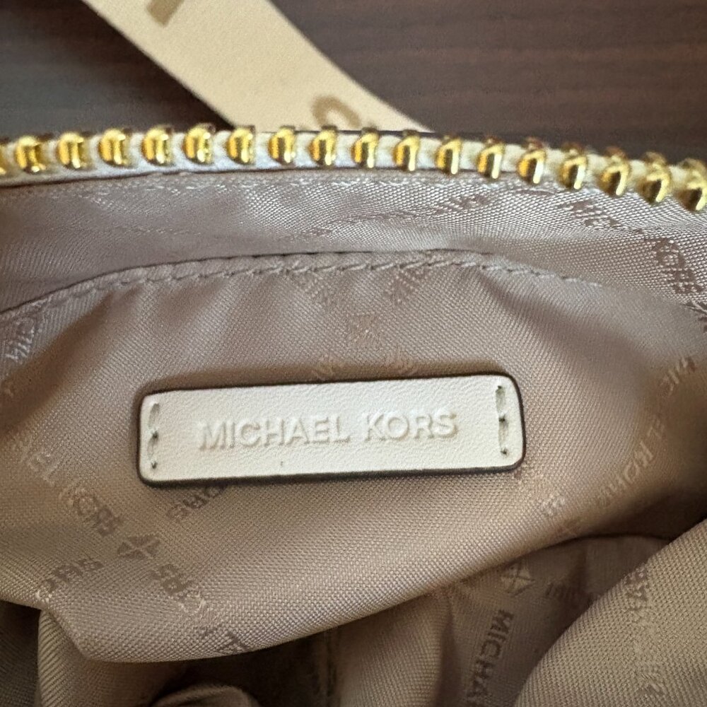 Michael Kors Cindy Dome Crossbody Saffiano Leather Cream Adjustable Logo Strap - Picture 8 of 9